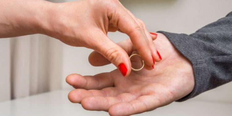 Dy shenjat e Horoskopit që nuk besojnë te martesa