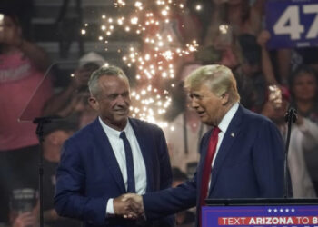 Kandidati i pavarur për president, Robert F. Kennedy, shpreh mbështetjen për kandidatin Trump