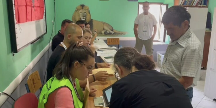 Zgjedhjet në Himarë, komisionerët pezullojnë votimin në Himarë fshat