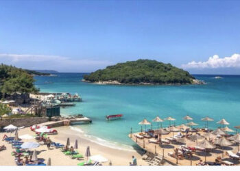 Në Ksamil tek “Tre Ishujt” janë hajdutë, mos shkoni/ Shokohet pushuesi: 180 mijë lekë dreka për një person