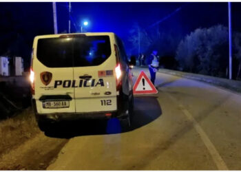 Aksident me 4 të plagosur në autostradën Vlorë-Fier, makina përfundon në kanal