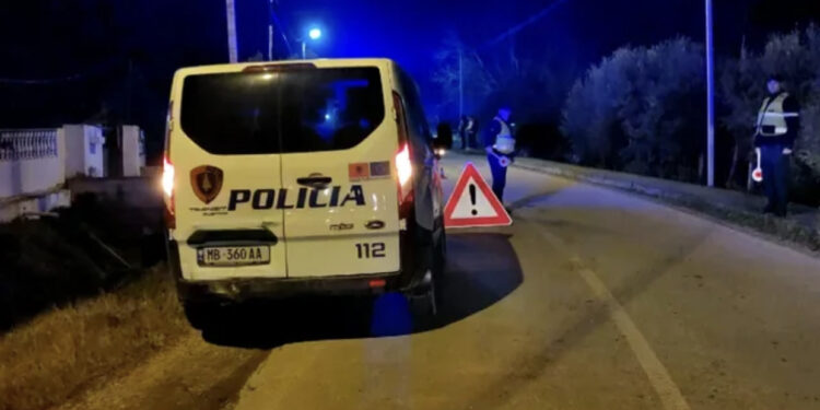 Aksident me 4 të plagosur në autostradën Vlorë-Fier, makina përfundon në kanal