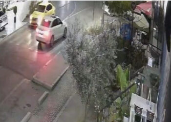 Pas konsumit të drogës dy të rinj grabisin taksistin në Durrës