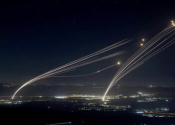 Hezbollah merr “hak”, 30 raketa lëshohen nga Libani në Izrael