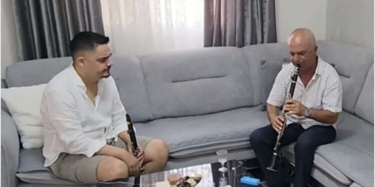 Katër breza klarinetistësh! Familja Saçma në Fier ruan dhe trashëgon pasionin tek brezat e rinj
