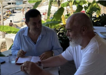 Me shënime në bllok, Vangjel Tavo merr udhëzime e para nga Rama