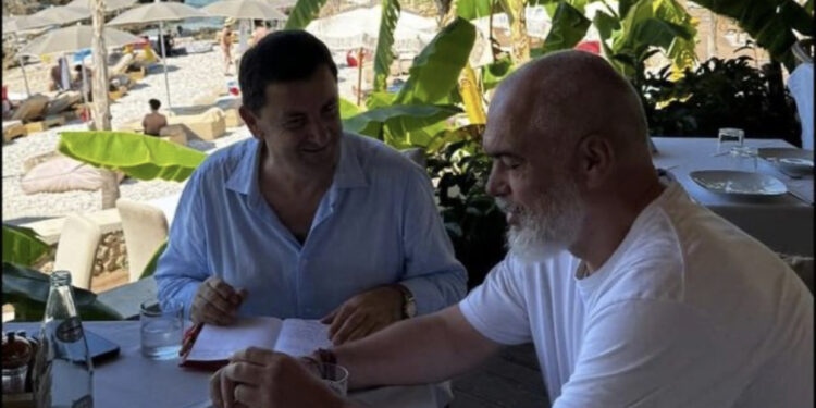 Me shënime në bllok, Vangjel Tavo merr udhëzime e para nga Rama