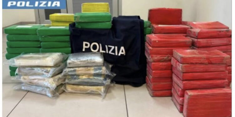 EMRAT/ Tentuan të nxjerrin 148 kg kokainë nga një kontenier me banane, arrestohen tre shqiptarë