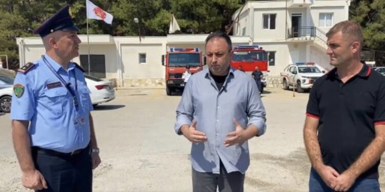 Ministri Hoxha inspekton bregdetin nga Himara në Sarandë: Siguria në fokus