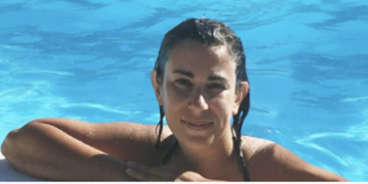 Erdhi në Shqipëri me pushime/ Vdes papritur 38-vjeçarja italiane, la pas të shoqin dhe djalin 1 vjeç