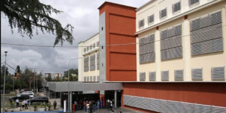 Goditi infermierin, arrestohet 23-vjeçari në Tiranë