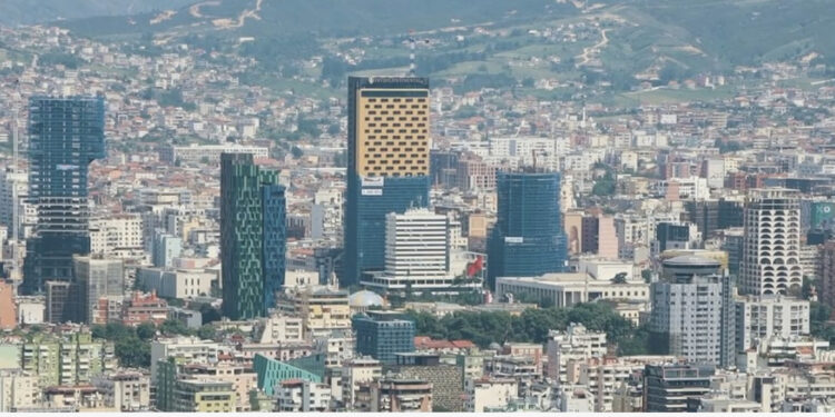 Shpopullimi i vendit dhe pastrimi i parave/ Kryeson Tirana, 170 mijë banesa në Shqipëri janë bosh