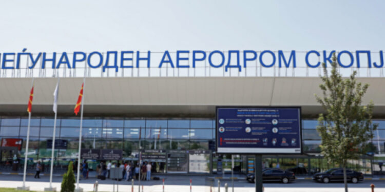 Osmanit tentuan t’i marrin telefonin/ Aeroporti i Shkupit: Edhe Presidentja kontrollohet