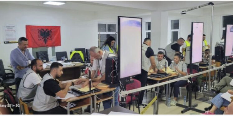 Si u ndanë votat/    Qyteti Himarës dhe fshatrat përtherr votuan Gjikurinë, Vangjel Tavon e nxorri fitues Labëria