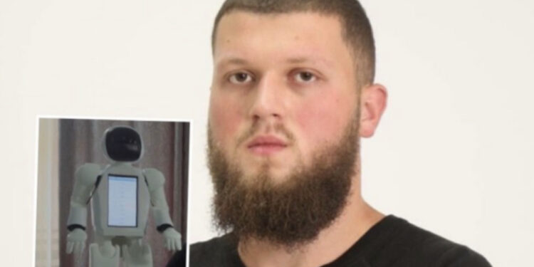 19-vjeçari nga Pogradeci krijon robotin “Dardan” që flet 9 gjuhë të huaja dhe lexon mimikat e njerëzve