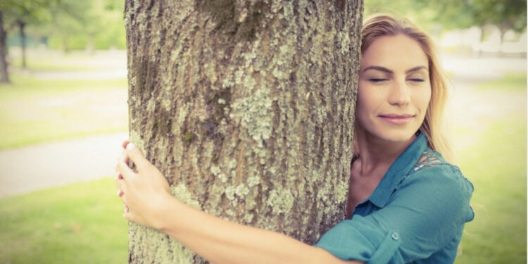 Hani shumë pak dhe përqafoni pemët e shkelni barin me këmbë zbathur! Mjeku jep formulën e shpëtimit