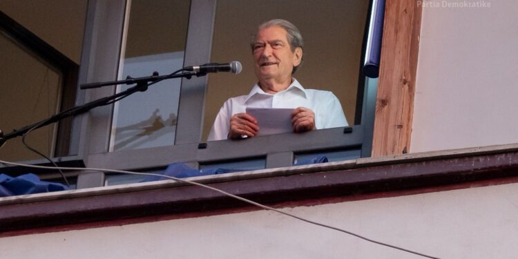 Berisha: Drejtësia e re e mercenarëve si Zamani u kujtua më në fund të hapë dosjen e Teatrit Kombëtar për ta mbyllur përfundimisht