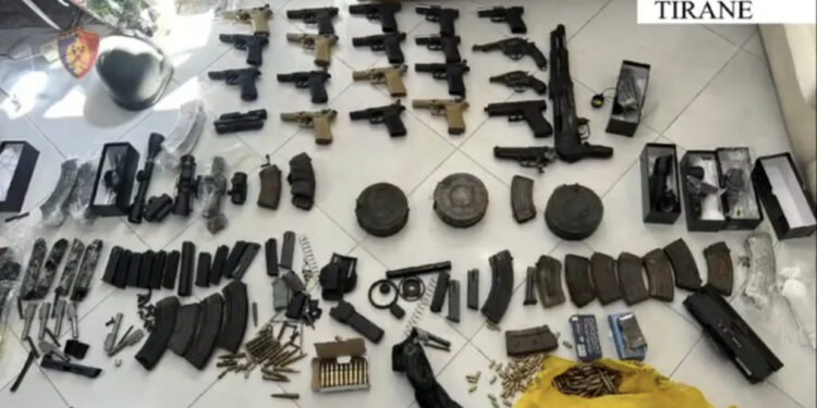 ‘The Sun’: Grupi nga Tropoja armë drejt Anglisë, lidhje të forta në Londër