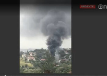 Rrëzohet avioni me 58 pasagjerë 4 anëtarë të ekuipazhit në bord
