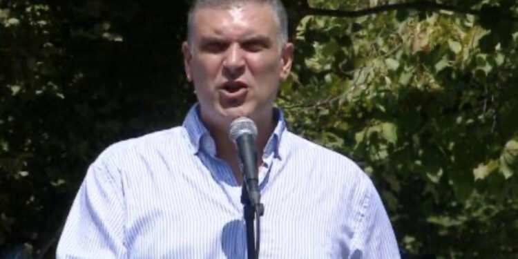 Protesta para bashkisë/ Blushi: Vendi i Veliajt është qelia