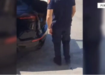 I shpallur në kërkim nga Interpoli, sekuestrohet “Porsche Cayenne” bashkë me 24 mijë euro në Durrës