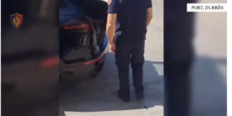 I shpallur në kërkim nga Interpoli, sekuestrohet “Porsche Cayenne” bashkë me 24 mijë euro në Durrës