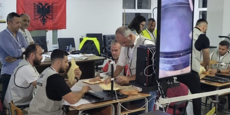 Numërohen 21 nga 36 kuti/ Tavo udhëheq me rezultat të thellë ndaj Gjikurisë, numri i votave