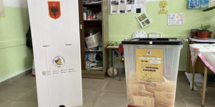 Zgjedhjet në Himarë jehonë në gjithë botën, Washington Post: 6 mijë zgjedhës nuk u lejuan të votojnë në Himarë