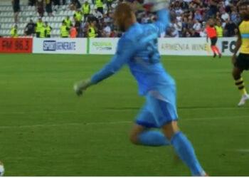 VIDEO/ Strakosha portier idiot lë nam me AEK, portieri kundërshtar i shënon gol nga 100 metra largësi