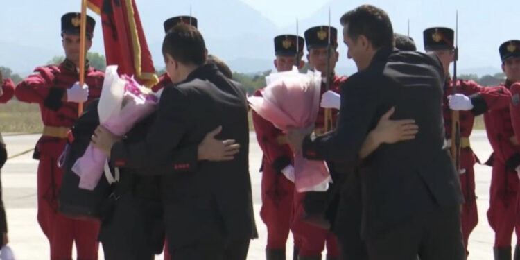 Shqipëria me dy medalje olimpike/ Delegacioni mbërrin në Tiranë, priten me ceremoni