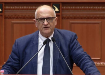 Vasili: Kemi qeverisje plehrë, 816 mbetje toksike kalojnë nga Porti i Durrësit