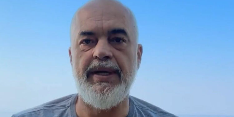 Kryeministri Rama nis pushimet në Dhërmi, shpall sezonin turistik të suksesshëm