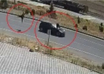 U kthye të merrte portofolin që i ra në rrugë, makina fluturon në ajër 36-vjeçarin, humb jetën në vend