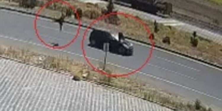 U kthye të merrte portofolin që i ra në rrugë, makina fluturon në ajër 36-vjeçarin, humb jetën në vend