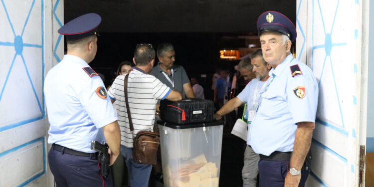 Zgjedhjet në Himarë/ Përfundon dorëzimi i materialeve në KZAZ