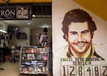 “Vendi duhet të heqë imazhin e bosëve të mafias”/ Kolumbia propozon projektligjin, pritet të ndalohet shitja e suvenirëve me fytyrën e Pablo Escobar