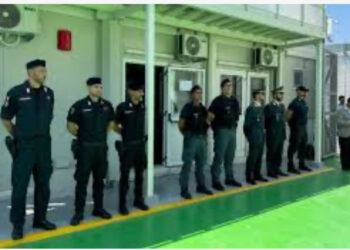 “Shmangni flirtimet me gratë shqiptare”, Meleoni me rregullore të rreptë për policët italianë në qendrat e mikpritjes në Lezhë