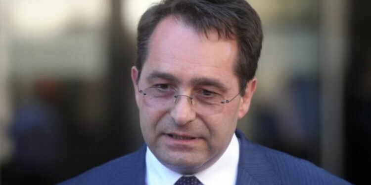 Paralajmëron ish-diplomati kosovar: Kosova drejt një përplasjeje me ndërkombëtarët