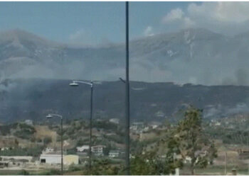 Zjarri në Finiq/ Digjet parku arkeologjik, perfekti i Vlorës: Situata mbetet e vështirë