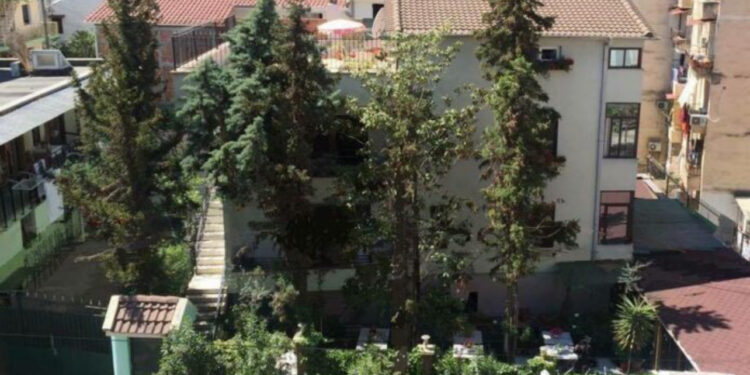 Krimi në azil/ Detaje të reja, 78-vjeçari vuan nga demenca: I thoni atij djalit të mos futet më te dhoma ime