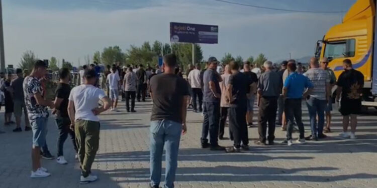 Aksi Thumanë-Kashar, qytetarët sërish në protestë, policia blindon zonën