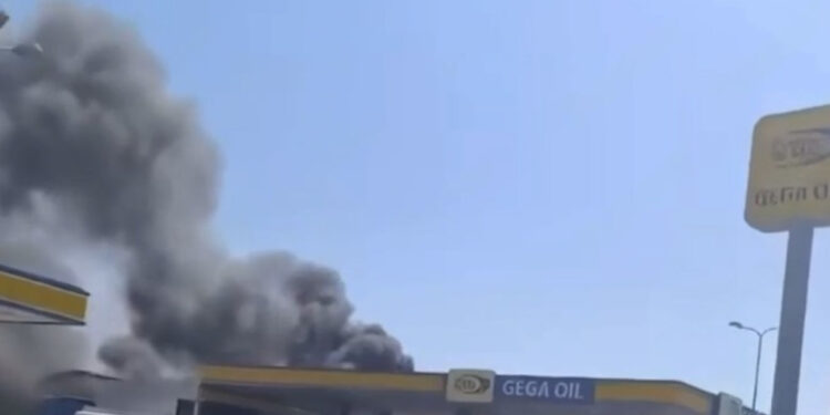 Shpërthen një autobot me karburant i “Gega-Oil” në autostradën Tiranë-Durrës