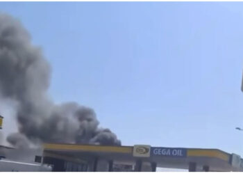 Shpërthimi i autobotit në një karburant në autostradën Tiranë-Durrës, reagon policia: Dy të lënduar