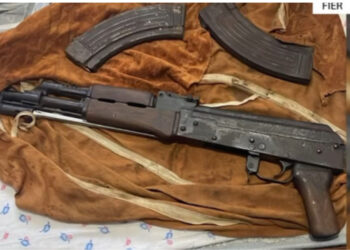 Fier/ Qëlloi me automatik drejt banesës së krushkut, arrestohet 63-vjeçari