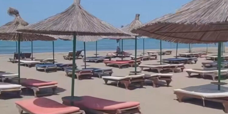 Refleksione mbi turizmin idiot dhe mafien e shezlonit!