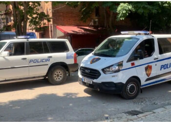 EMRAT/ Qëlloi me armë drejt një Audi, arrestohet shënjestra, në kërkim autori