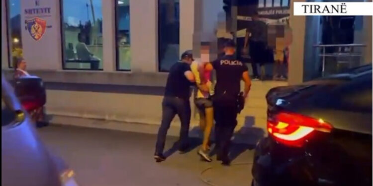 EMRAT/ Morën peng dhe e kanosin për dhënie pasurie, arrestohen dy persona