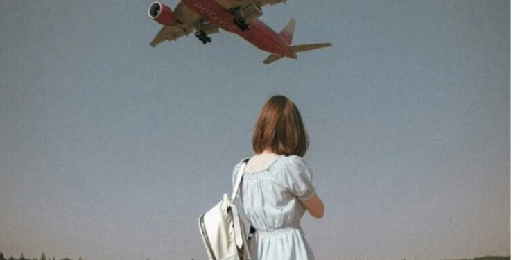 Pesë rroba dhe aksesorë që nuk duhet t’i vishni kurrë në një fluturim