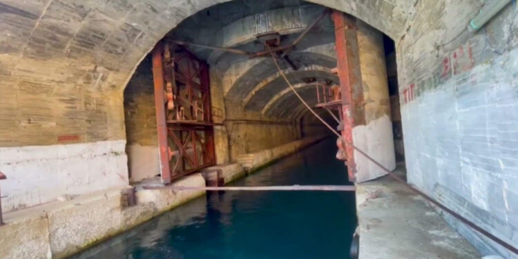Misteri i tunelit të Porto Palermos/ Çfarë fshihet pas derës së bunkerit që u hap pas 32 vitesh