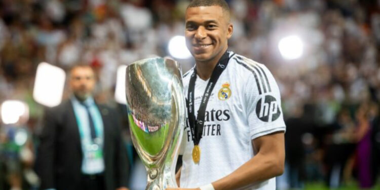 “Ëndërr e realizuar”, Mbappe nuk i fsheh emocionet, feston edhe Ancelotti: Privilegj të drejtoj Realin